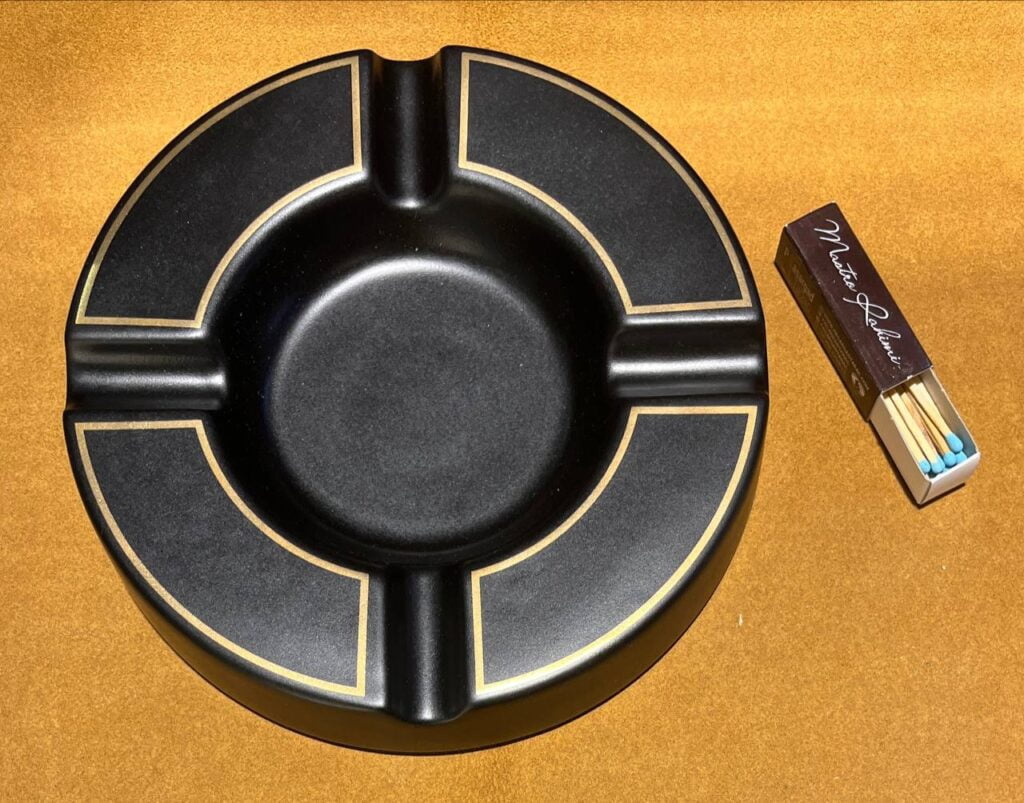 زیر سیگاری سیگاربرگ