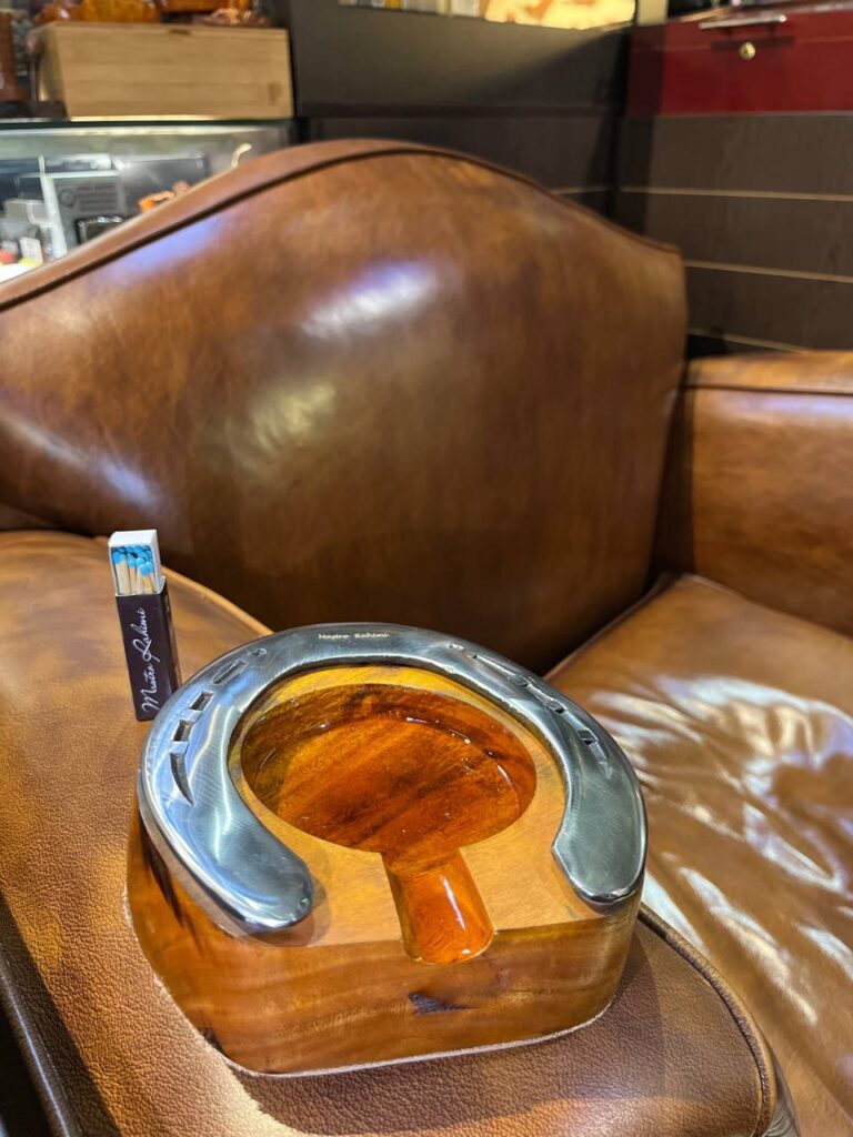 زیر سیگاری سیگاربرگ