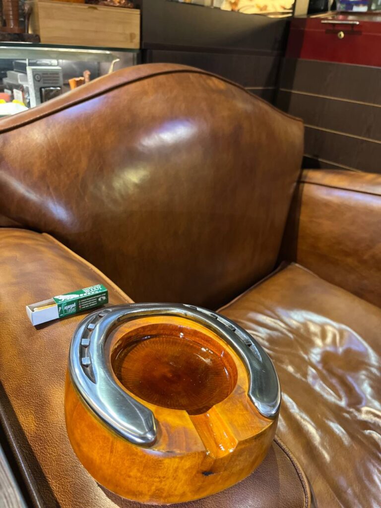 زیر سیگاری سیگاربرگ